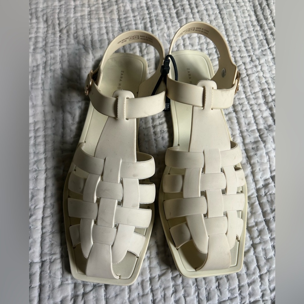 NWOT Zara fisherman sandals rubber flat matte jelly Size 38/39